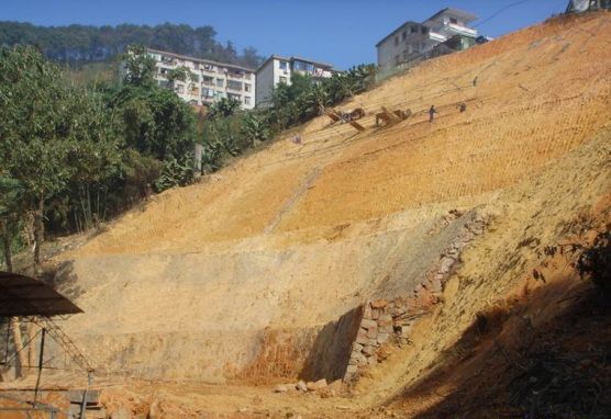 邊坡安全問(wèn)題淺析(工地排水管施工圖片)